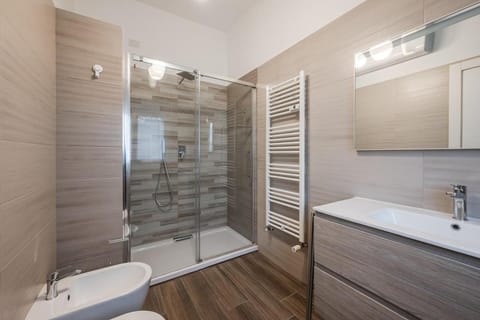 Modern Three Room Apartment Near the Metro AC - Wifi Apartment in Milan