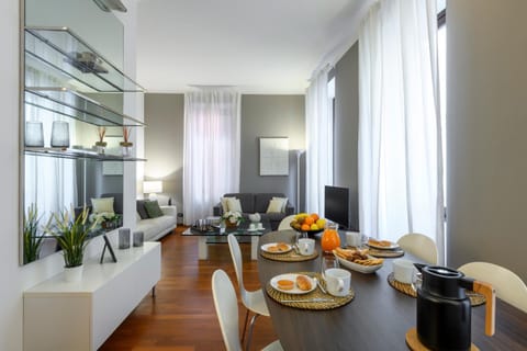 Living room, Photo of the whole room, Dining area