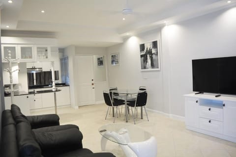 Communal lounge/ TV room, TV and multimedia, Living room