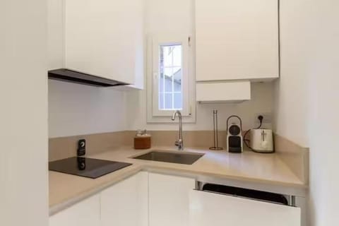 Luxury apartment-piano intero-11 posti-1 min da M4 Apartment in Milan