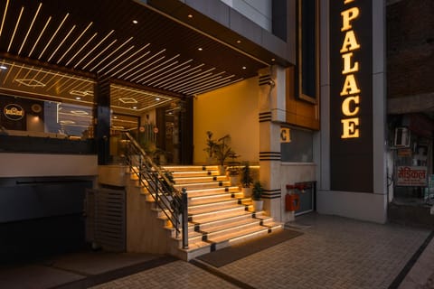 Property building, Restaurant/places to eat, Breakfast
