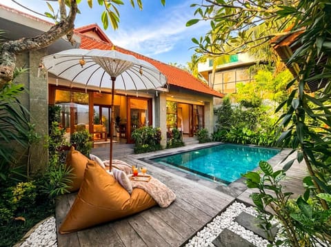 Property building, Patio, Day, Garden, Garden, Balcony/Terrace, Garden view, Pool view, Swimming pool, Swimming pool, sunbed