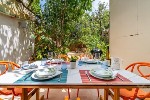 Patio, Spring, Off site, Day, Summer, BBQ facilities, Garden, Food and drinks, Dining area, Food, Garden view, Inner courtyard view
