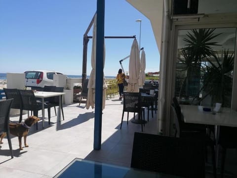 Restaurant/places to eat, Seating area, Sea view