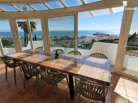 View (from property/room), Balcony/Terrace, Dining area, Sea view