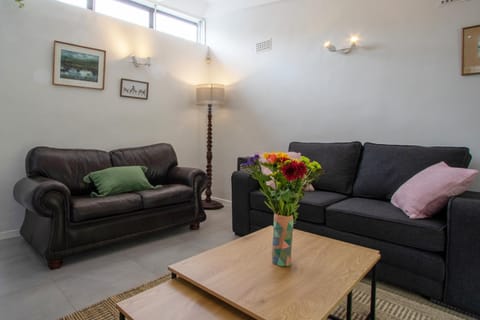 Peaceful Garden Cottage Apartment in Cape Town