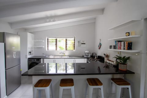 Peaceful Garden Cottage Apartment in Cape Town