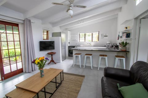 Peaceful Garden Cottage Apartment in Cape Town