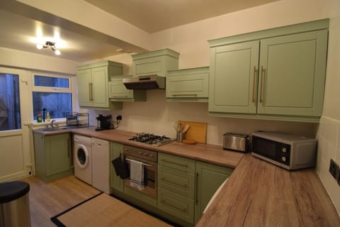 2 Bedroom City Centre Victorian House Apartment in Belfast