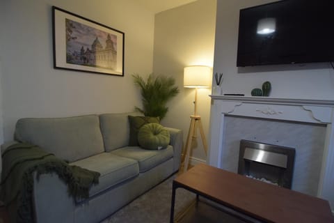 2 Bedroom City Centre Victorian House Apartment in Belfast