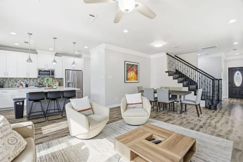 Kitchen or kitchenette, Living room, Photo of the whole room, Seating area, Dining area