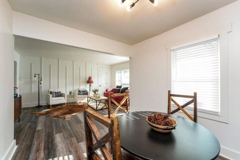 East Lake Escape House in Candler-McAfee