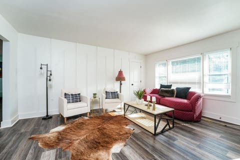 East Lake Escape House in Candler-McAfee