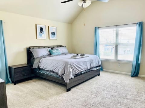 Spacious Home, Patio, Yard, WiFi, Near Speedway House in McDonough