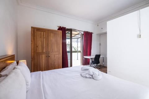 Serenity Twin Canggu, Suite 2-1 with Kitchen and Balcony Apartment in North Kuta