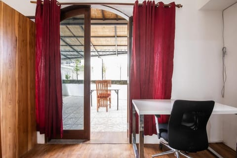 Serenity Twin Canggu, Suite 2-1 with Kitchen and Balcony Apartment in North Kuta