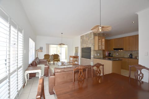 BBQ facilities, BBQ facilities, Seating area, Dining area, kitchen