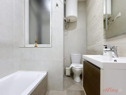 Shower, Toilet, Bathroom, Bath