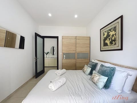 Bed, Bedroom, towels, wardrobe