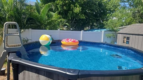 Family Pool 4BR 9-Bed Home Game Room & Firepit House in Tampa