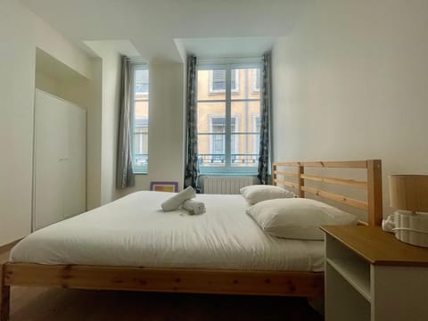 Photo of the whole room, Bedroom, storage