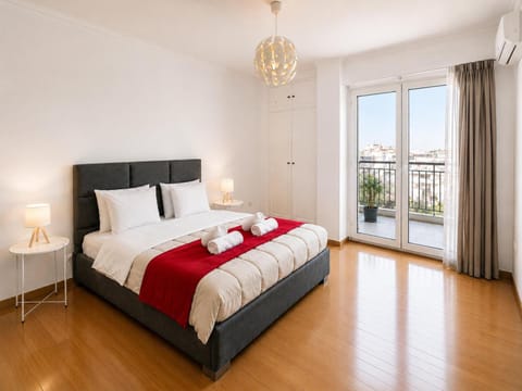 Bed, Balcony/Terrace, Photo of the whole room, Bedroom, towels, air conditioner