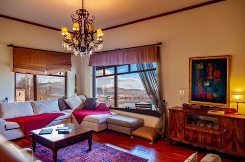 TV and multimedia, Seating area