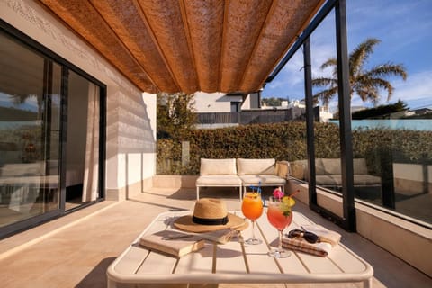 Off site, Balcony/Terrace, Balcony/Terrace