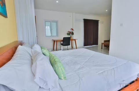 Serenity Twin Canggu, Deluxe Suite 202 Apartment in North Kuta