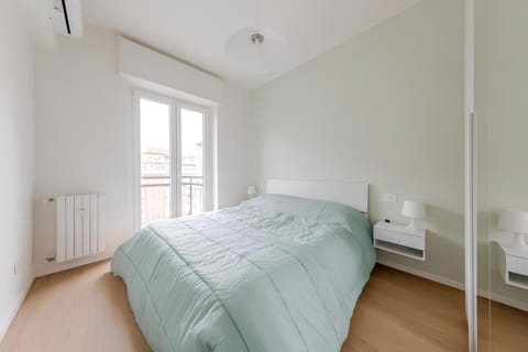 Bed, Photo of the whole room, towels, wardrobe, air conditioner