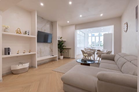 TV and multimedia, Living room, Seating area