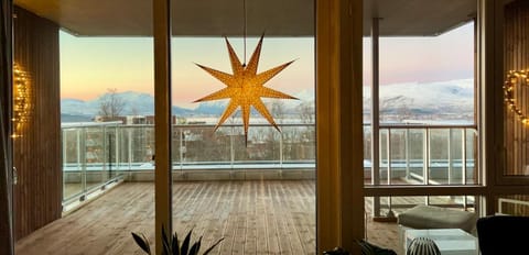 Patio, Natural landscape, View (from property/room), Balcony/Terrace, Living room, Seating area, Mountain view, Sea view