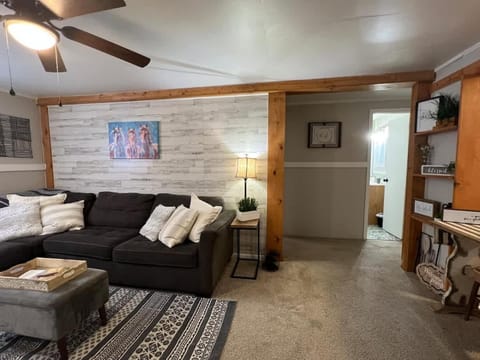 Charming Cottage fenced backyard & boat parking House in Lecanto