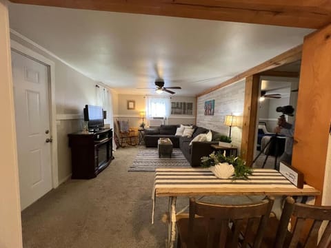 Charming Cottage fenced backyard & boat parking House in Lecanto