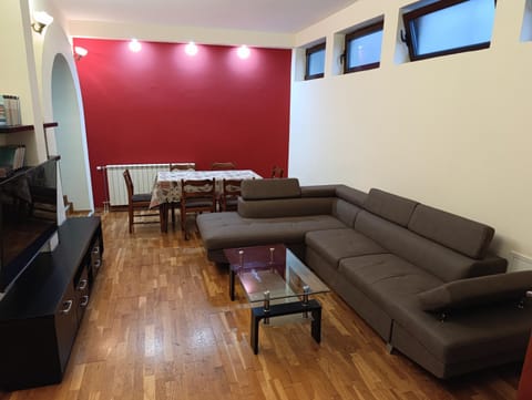 TV and multimedia, Living room, Seating area, Dining area