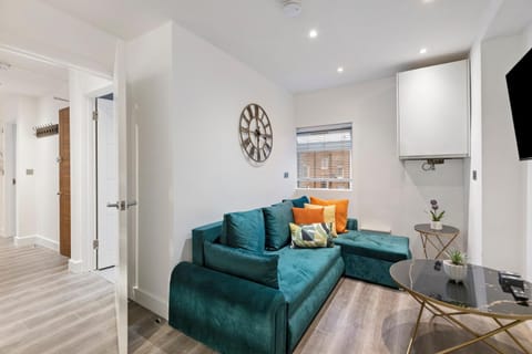 Communal lounge/ TV room, TV and multimedia, Living room, Decorative detail, Seating area, Evening entertainment, acessibility