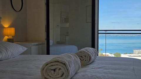 Bed, Natural landscape, View (from property/room), Balcony/Terrace, Photo of the whole room, Bedroom, Sea view, towels