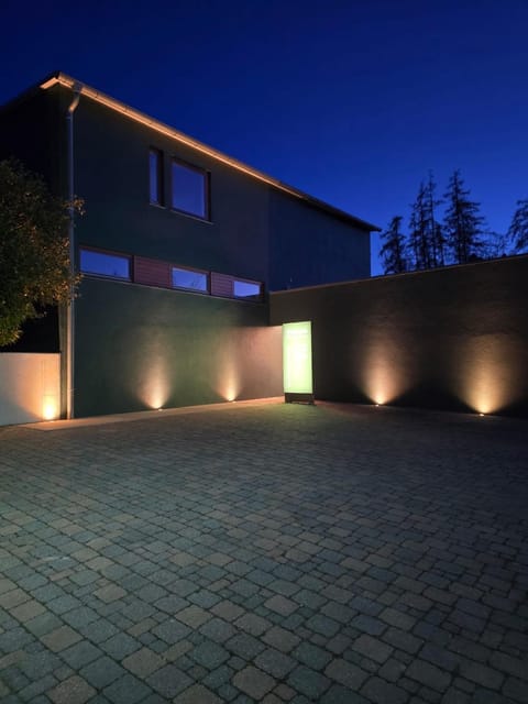 Property building, Facade/entrance, Parking