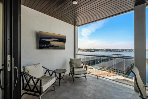 New Luxury Unit Dreamy place on the Lake House in Osage Beach