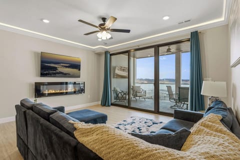 New Luxury Unit Dreamy place on the Lake House in Osage Beach