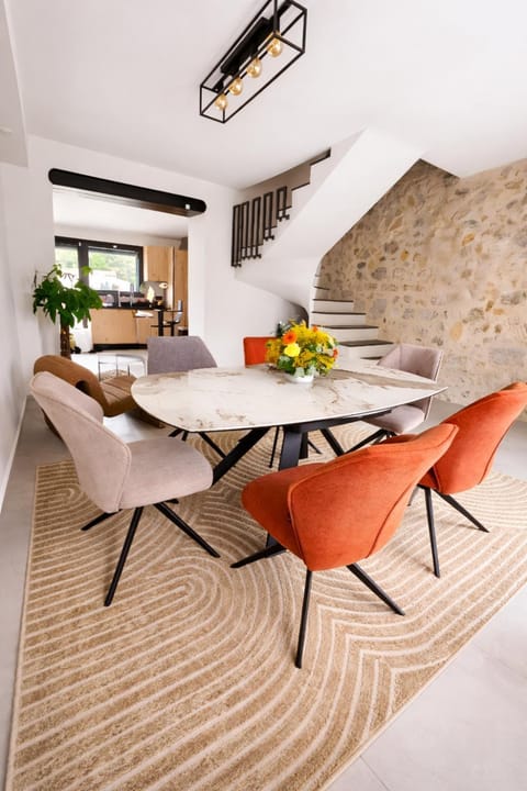 Living room, Seating area, Dining area