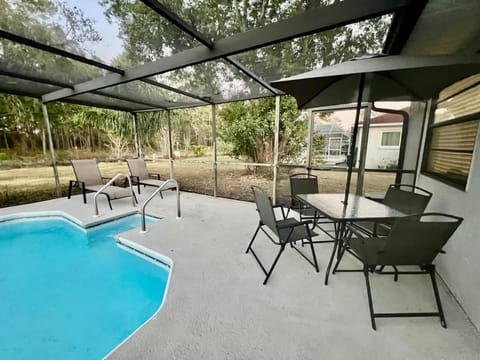 family Spacious Heated Pool Home 5 Min To Weeki Wachee House in Spring Hill