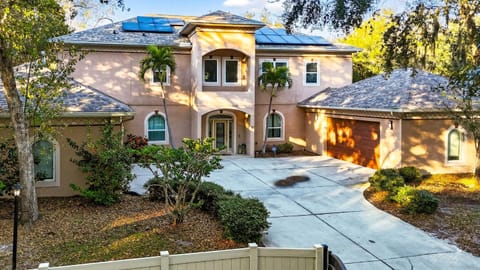 family house 5BR Heated Pool Home in Brandon - Pool Table House in Brandon