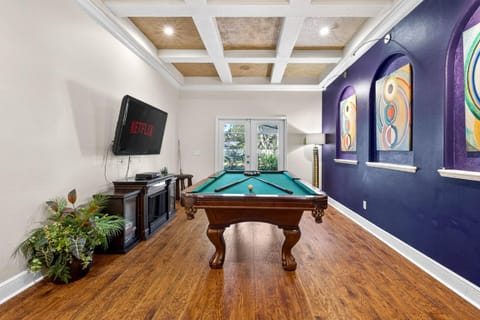family house 5BR Heated Pool Home in Brandon - Pool Table House in Brandon