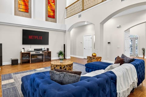 family house 5BR Heated Pool Home in Brandon - Pool Table House in Brandon