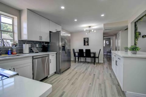 Family Friendly 5BR Tampa Home 10Min To Downtown House in Tampa