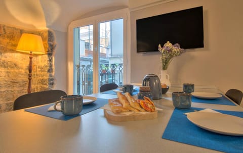 TV and multimedia, Living room, Dining area