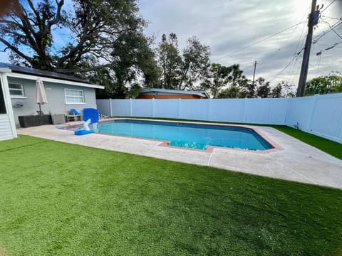 Family 3BR St Pete Home Heated Pool 5 Min To Beaches House in Bay Pines