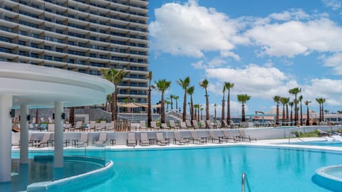 Property building, Day, Pool view, Swimming pool, Swimming pool, sunbed