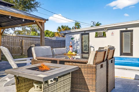 Family Heated Pool Putting Green Pac-Man Near Beach House in Seminole